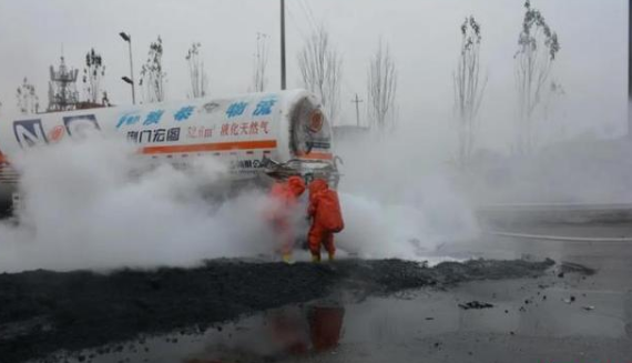 油罐車發生天然氣泄漏，救援專用便攜式可燃氣體檢測儀